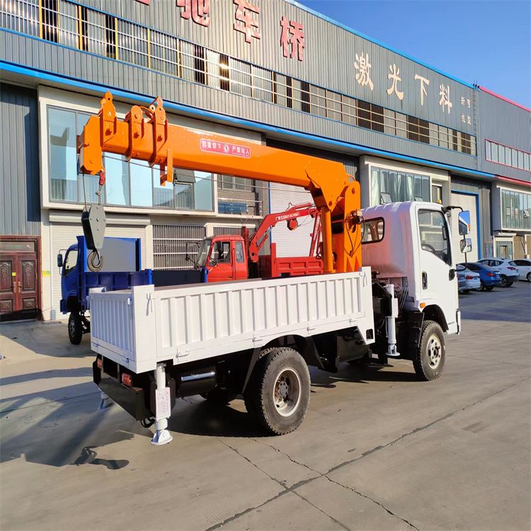 朝阳市三轮随车吊定制 农用改装机自备吊中瑞长期出售